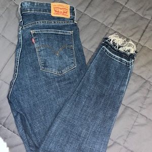 LEVIS Distressed Skinny Jeans